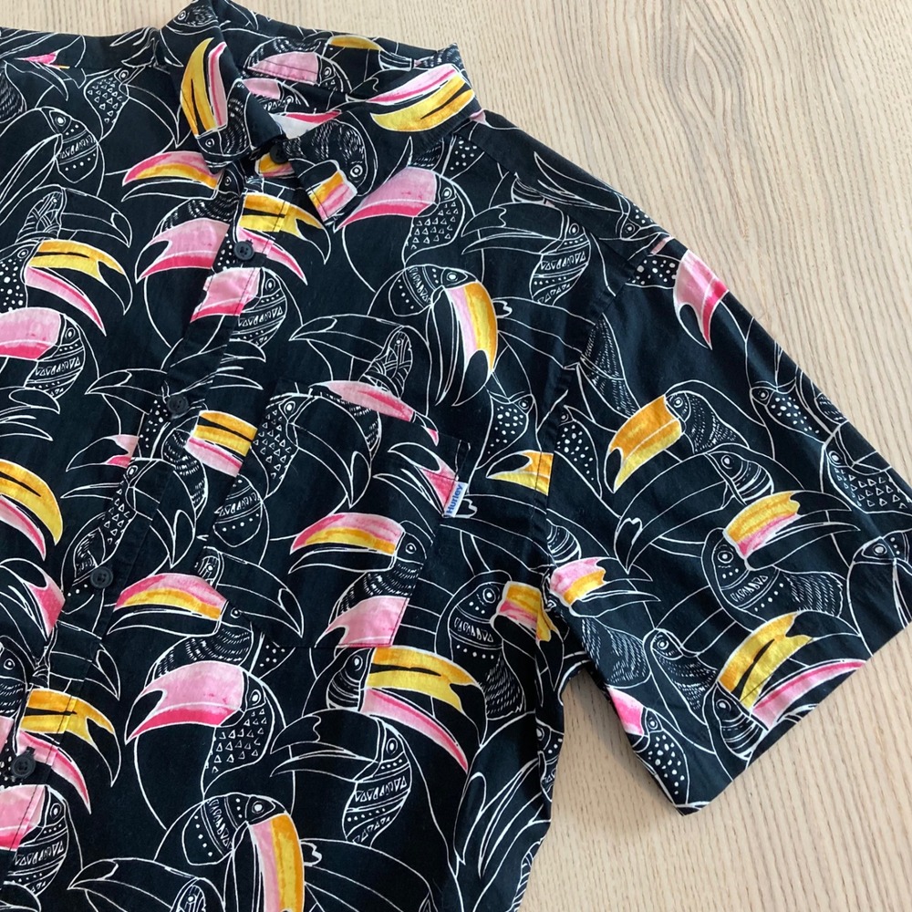 Hurley Button Down Shirt Mens Medium Black Toucan Tropical Print Coastal Surf